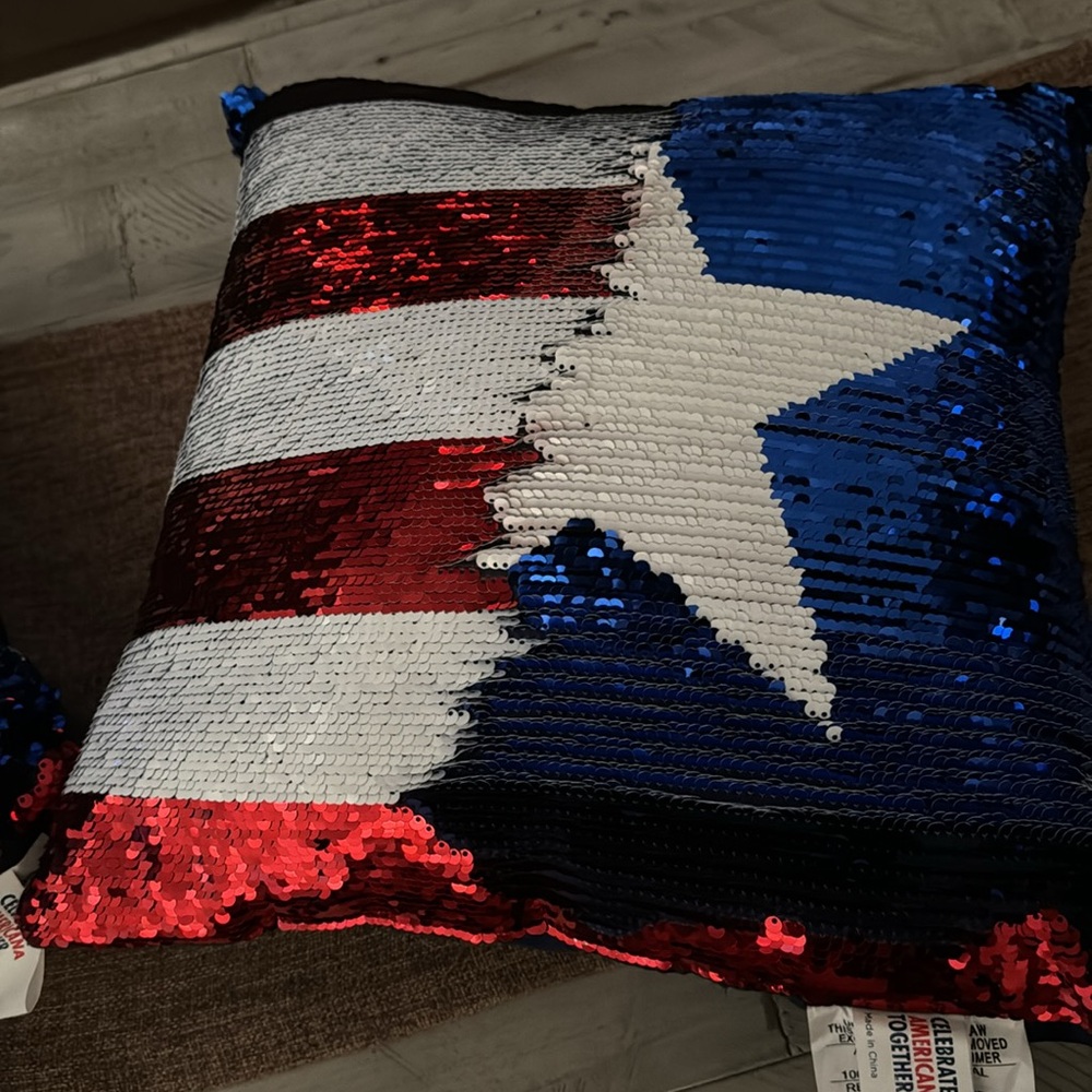 Reversible sequin pillows - Picture 2 of 4